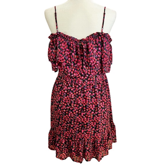 WAYF Daria Off Shoulder Ruffle Dress Berry Ditzy Large - Picture 6 of 16